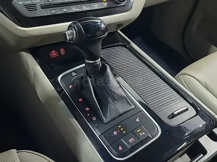 Kia Carnival 2014 года за 9 190 000 тг. в Алматы – фото 20