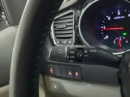 Kia Carnival 2014 года за 9 190 000 тг. в Алматы – фото 24
