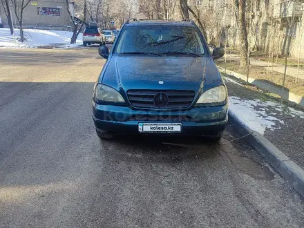 Mercedes-Benz ML 320 1999 года за 3 100 000 тг. в Алматы – фото 3