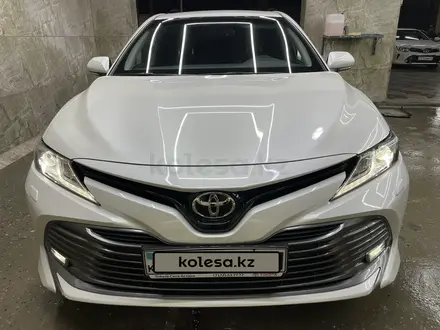 Toyota Camry 2020 года за 13 500 000 тг. в Шымкент