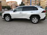 Toyota RAV4 2020 годаfor14 150 000 тг. в Актобе – фото 3