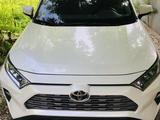 Toyota RAV4 2021 годаfor19 000 000 тг. в Актобе – фото 4