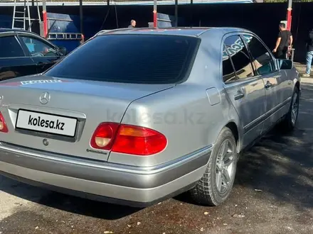 Mercedes-Benz E 230 1995 года за 2 700 000 тг. в Тараз – фото 8