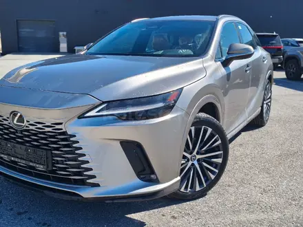 Lexus RX 350 Luxury 2025 года за 41 121 000 тг. в Актобе