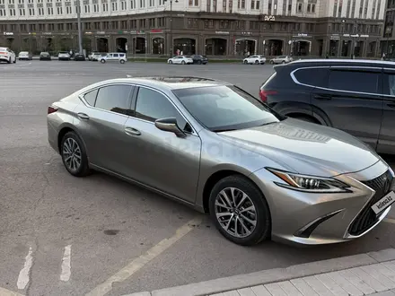 Lexus ES 200 2022 года за 16 500 000 тг. в Астана