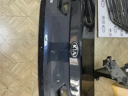 Крышка багажника kia k5 за 120 000 тг. в Алматы
