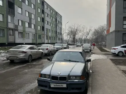 BMW 328 1991 года за 1 800 000 тг. в Алматы – фото 2