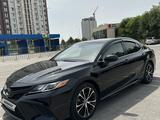 Toyota Camry 2017 года за 11 500 000 тг. в Шымкент – фото 2