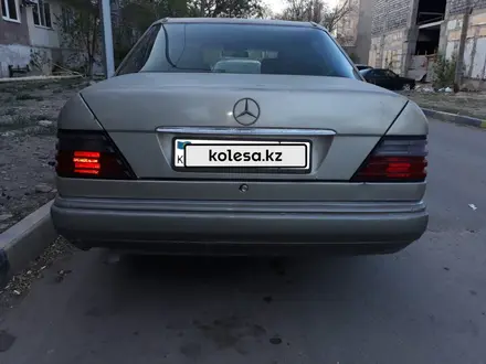 Mercedes-Benz E 220 1993 года за 1 400 000 тг. в Жезказган – фото 3