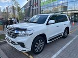 Toyota Land Cruiser 2016 года за 33 000 000 тг. в Астана