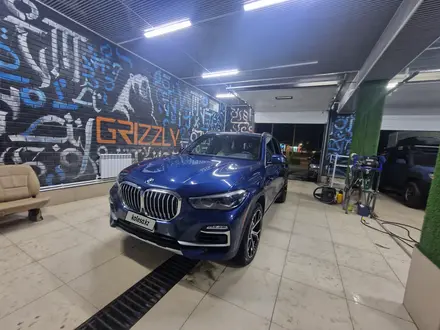 BMW X5 2019 года за 29 500 000 тг. в Тараз