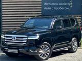 Toyota Land Cruiser Premium 2025 года за 69 490 000 тг. в Алматы