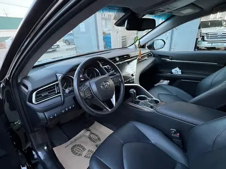Toyota Camry 2020 года за 19 000 000 тг. в Актобе – фото 3