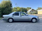 Mercedes-Benz E 280 1992 годаүшін990 000 тг. в Есик – фото 2