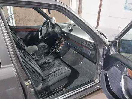 Mercedes-Benz E 280 1993 года за 2 200 000 тг. в Жезказган – фото 5