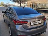 Hyundai Solaris 2018 года за 4 600 000 тг. в Атырау – фото 4