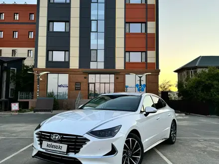 Hyundai Sonata 2022 года за 15 500 000 тг. в Атырау – фото 2