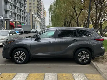 Toyota Highlander 2023 года за 24 300 000 тг. в Астана