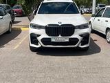 BMW X7 2021 года за 48 000 000 тг. в Актобе – фото 2