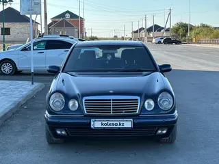 Mercedes-Benz E 230