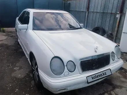 Mercedes-Benz E 320 1996 года за 3 000 000 тг. в Алматы
