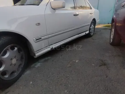 Mercedes-Benz E 320 1996 года за 3 000 000 тг. в Алматы – фото 36