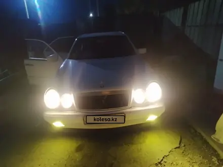 Mercedes-Benz E 320 1996 года за 3 000 000 тг. в Алматы – фото 9