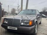 Mercedes-Benz E 220 1992 года за 1 500 000 тг. в Шымкент
