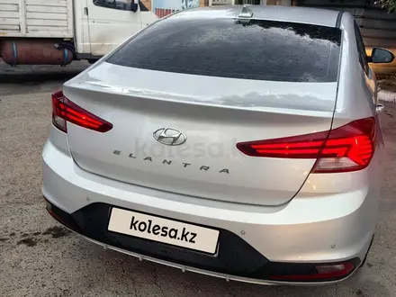 Hyundai Elantra 2019 года за 7 200 000 тг. в Караганда – фото 4