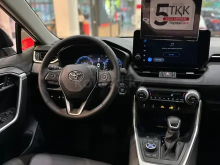 Toyota RAV4 Luxe 2025 года за 21 220 000 тг. в Алматы – фото 15