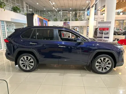 Toyota RAV4 Luxe 2025 года за 21 220 000 тг. в Алматы – фото 5