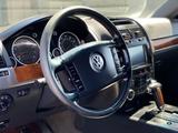 Volkswagen Touareg 2004 года за 4 300 000 тг. в Атырау – фото 5