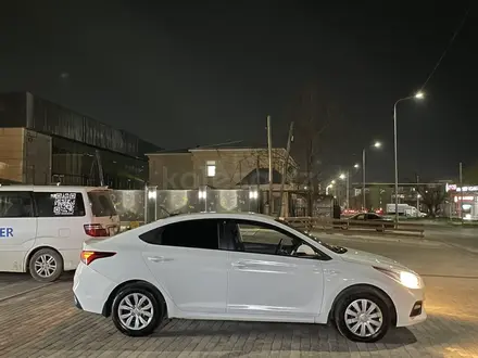 Hyundai Solaris 2018 года за 6 250 000 тг. в Шымкент – фото 15