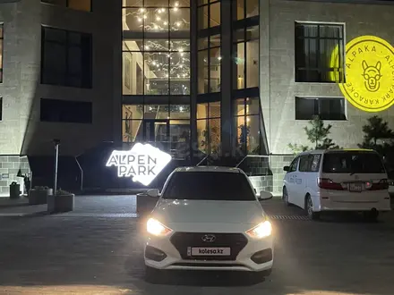 Hyundai Solaris 2018 года за 6 250 000 тг. в Шымкент – фото 14