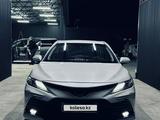 Toyota Camry 2023 года за 18 500 000 тг. в Туркестан – фото 2