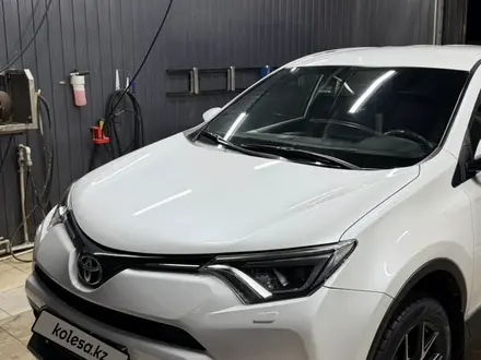 Toyota RAV4 2018 года за 10 500 000 тг. в Астана