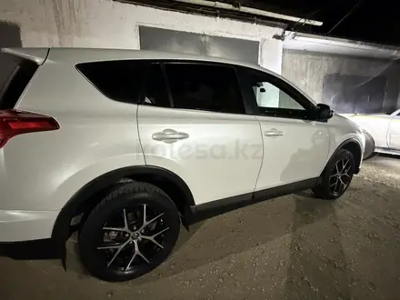 Toyota RAV4 2018 года за 10 500 000 тг. в Астана – фото 20