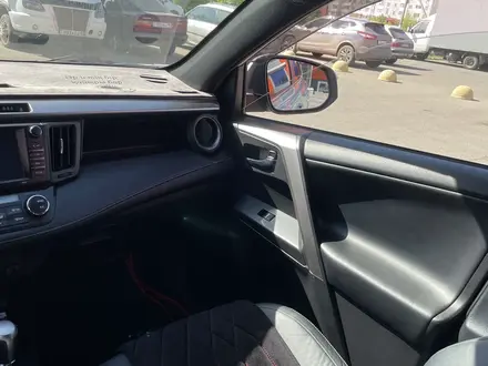 Toyota RAV4 2018 года за 13 000 000 тг. в Петропавловск – фото 12