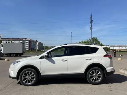 Toyota RAV4 2018 года за 13 000 000 тг. в Петропавловск – фото 4