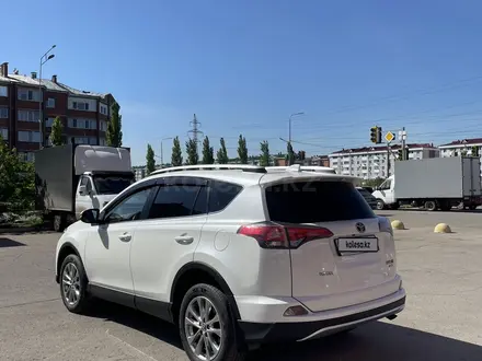 Toyota RAV4 2018 года за 13 000 000 тг. в Петропавловск – фото 5