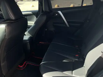 Toyota RAV4 2018 года за 13 000 000 тг. в Петропавловск – фото 9