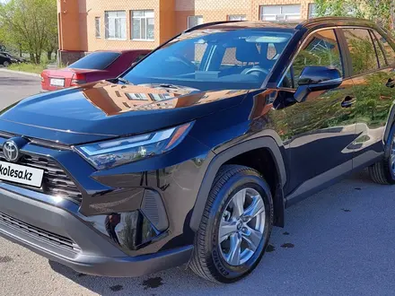 Toyota RAV4 2022 года за 20 500 000 тг. в Караганда – фото 2