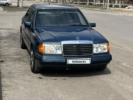 Mercedes-Benz E 300 1990 года за 1 950 000 тг. в Караганда – фото 2