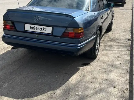 Mercedes-Benz E 300 1990 года за 1 950 000 тг. в Караганда – фото 4