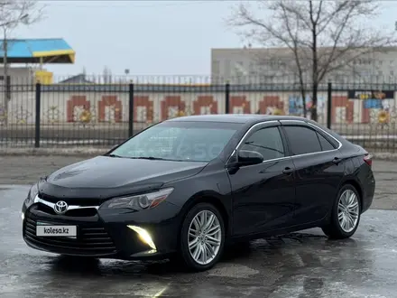 Toyota Camry 2015 года за 10 500 000 тг. в Атырау