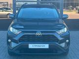 Toyota RAV4 2021 годаүшін15 750 000 тг. в Уральск – фото 2