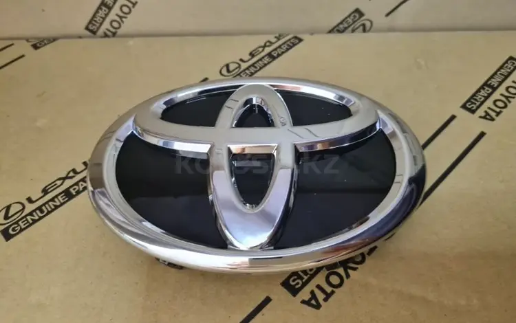 Эмблема на Toyota Camry за 15 000 тг. в Алматы