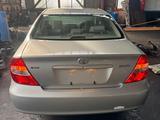 Бампер задний Toyota Camry 30 за 5 364 тг. в Алматы – фото 2