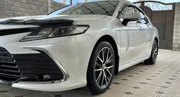 Toyota Camry 2023 года за 17 200 000 тг. в Шымкент – фото 4