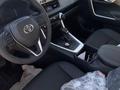 Toyota RAV4 Luxe+ 2023 годаүшін23 450 000 тг. в Актобе – фото 7